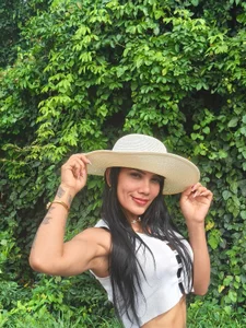 juliane_sweer1 Green💚🌲 Pic 3