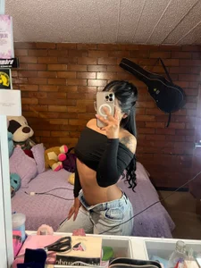 charlote_brown Public  2টি ছবি