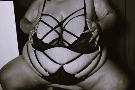 Alisson_am sexy tits and soft hands Pic 4