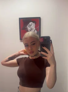 Mika_Lux Public Pic 2