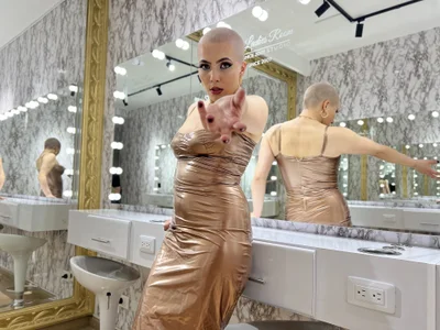 Camila_ChainnのSexy Bald 😏🤤の枚の写真