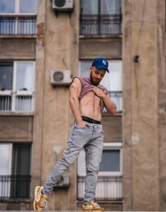 Ryanstone_ Public Poză 2