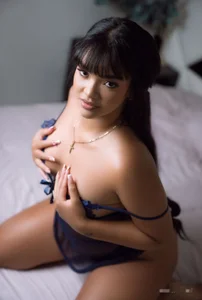 sasha_riverss Being naughty 💜 Immagine  5