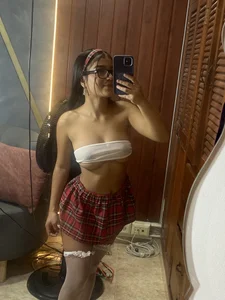 MelodyRouse Kisses Gambar 5