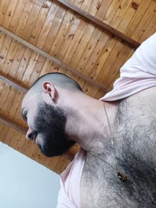 hairy body de Tom_Bailey  3 Imagens