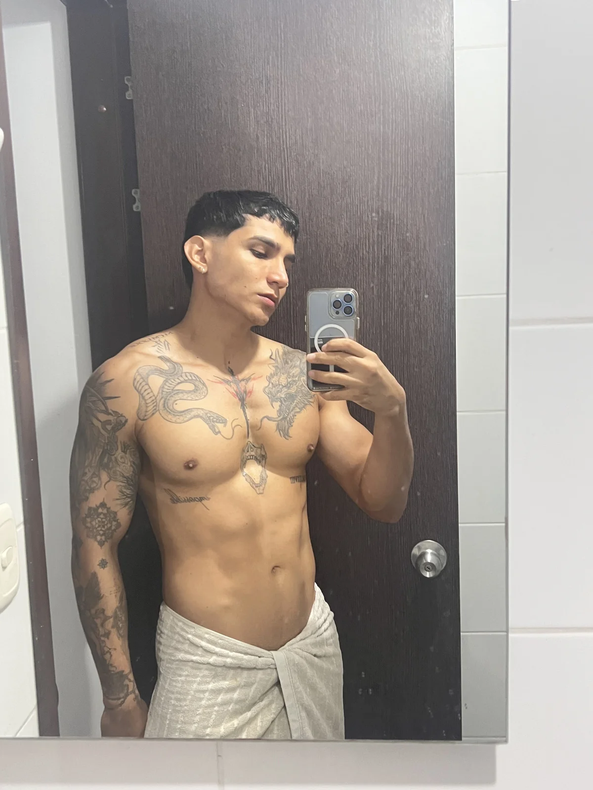 muscle_boyhorny immagine di tendenza 5202