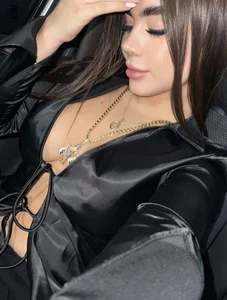 MaddyMay_ Enjoying my favorite food...Do you want it from my mouth? Bilde 4