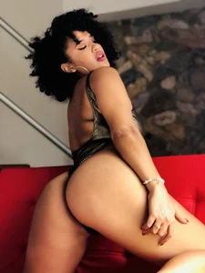 cinnamon_afrodit ME Foto