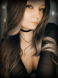 Beauty-And-The-Fist: Public ( 5 фото)