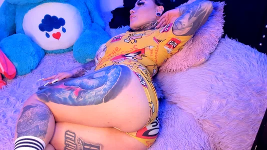 CloeeBeckam PIJAMA SEXY Pic 3