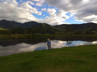 AnnieLorin just be happy Pic