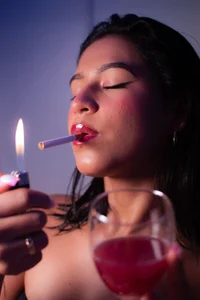 Laura-mayer shall we have a drink?  2. fénykép