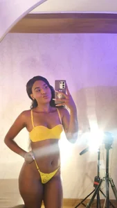 Yellow Lengery de wendy_william  2 Imagens