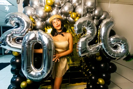 Salmaportman69 Golden night to end the year Pic