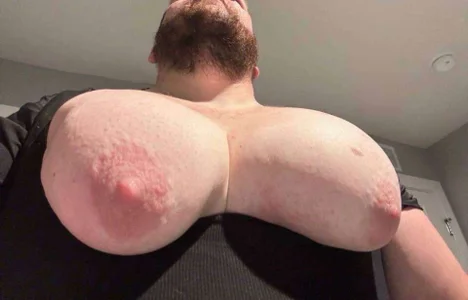 hugemanbreasts Huge boobies Poză 5