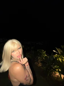 Nikkyy__ Public Gambar