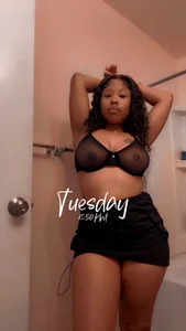 NaomiLust90 Public Pic 4