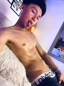 David_Banks_: sexy selfies ( 2 фото)