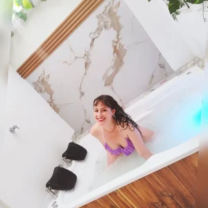 Belly_Rosse 💦Naughty jacuzzi 😶‍🌫️😈 Pic 2