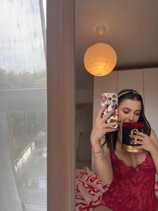 InsideMia Lady in Red Pic