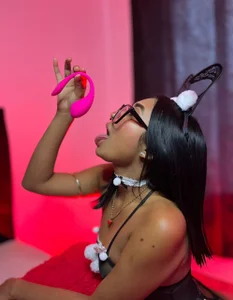 _mia_hot03 Make me vibrate, please. 💋 Billede 3