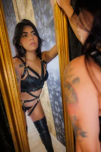 Tease & Please" de MillaBlis  Imagens