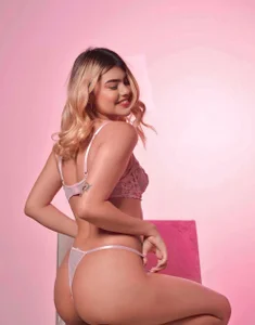 Susy in pink 💗 od SusyAlvarez  2 snímek