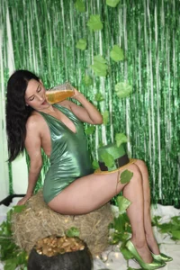 Coco_Balenciaga_ happy st patrick's day 🧙🏼‍♀️🍀✨ Pic 3