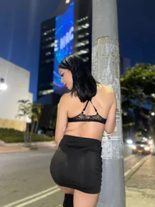 Kisses_Sophia kullanıcısının Me, being naughty in the street, showing off my body 🍑 albümü -  2 fotoğraf