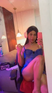 DanniiGrovers Come to meet me Pic 3