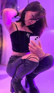 HarperrWest “The question is… are you going to stare or are you going to get a little closer?” 🐰🙈 Kuva 3