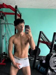 appreciate my beautiful body 😎💪😏 de AndyJustgame_  5 Imagens