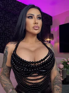 Mistress-Kennya ..  2টি ছবি