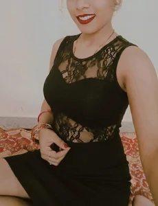 9t_Ananya Public Pic 8
