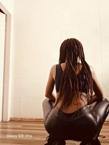 ShantelSexyYoungMilfie Public Pic 3