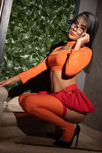 ScarlettSinclaiir Who will discover the mystery? Hint: It's inside me 👻 Hình 2