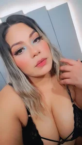 Isabella💦 od isabella_horney_  2 snímek