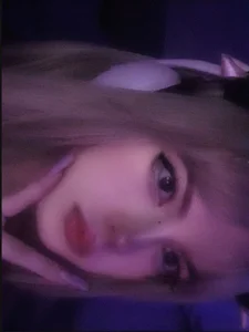 KristiBloom Public  3টি ছবি