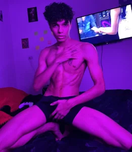 JamesDreams Purple boy Hình