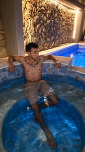 JaredTorres_ pool night 🤤 Foto 3