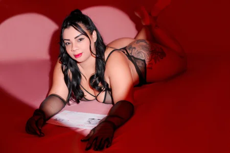 MelanyShayk Here's your botty valentine 🍒💘 Pic