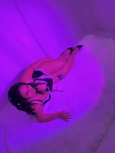 Innocent on the outside, mischievous on the inside.😈✨ de Candy_Evill  Imagens