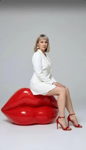 JulieLuna Public зображення 5