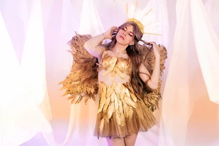 Lu_Blake God is Woman Bilde 5