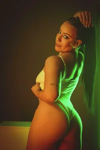 Секс снимка 5 на EMMAA_GOMEZ от FEELING TROPICAL IN NEON