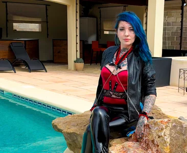 coyemoo Pool girl 🏖️☀️SPOILER Pic