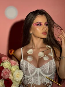 MaryLewis_ Valentine's Pic 2