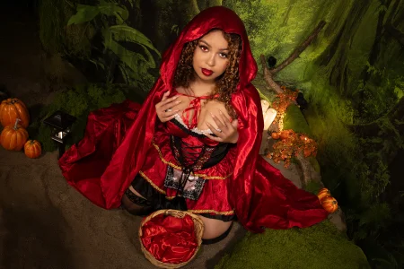 AlesiaCooper Trick or treat? 🎃💀 зображення