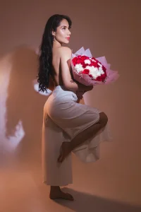 ArianaReynoldss Where roses bloom 🌹🤍 Pic