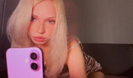 Sad girl... de OnlyAstra  Imagens